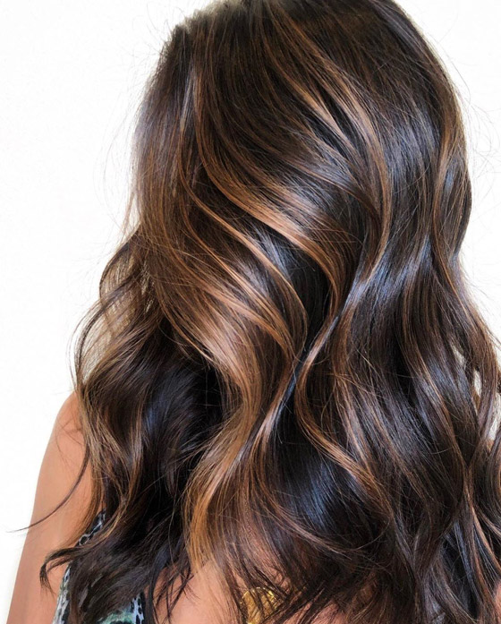 15 نصيحة مفيدة من الخبراء لشعر حيوي وصحي مشرق في نهاية العام صورة رقم 9