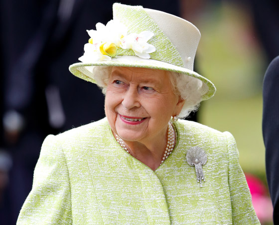 منسقة الأزياء الملكية تكشف الوجه الآخر للملكة إليزابيث صاحبة التاج البريطاني صورة رقم 20 منسقة الأزياء الملكية تكشف الوجه الآخر للملكة إليزابيث صاحبة التاج البريطاني صورة رقم 20