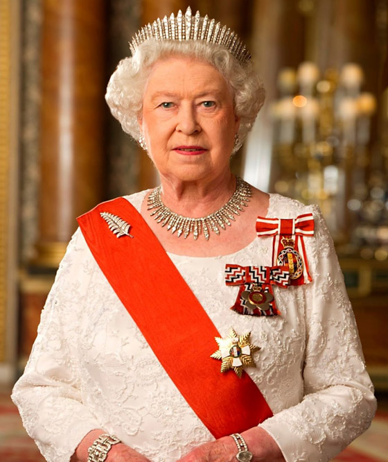 منسقة الأزياء الملكية تكشف الوجه الآخر للملكة إليزابيث صاحبة التاج البريطاني صورة رقم 23 منسقة الأزياء الملكية تكشف الوجه الآخر للملكة إليزابيث صاحبة التاج البريطاني صورة رقم 23