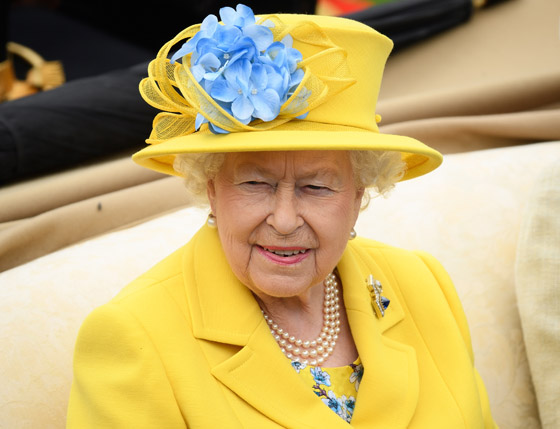 منسقة الأزياء الملكية تكشف الوجه الآخر للملكة إليزابيث صاحبة التاج البريطاني صورة رقم 24 منسقة الأزياء الملكية تكشف الوجه الآخر للملكة إليزابيث صاحبة التاج البريطاني صورة رقم 24