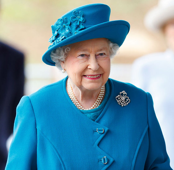 منسقة الأزياء الملكية تكشف الوجه الآخر للملكة إليزابيث صاحبة التاج البريطاني صورة رقم 25 منسقة الأزياء الملكية تكشف الوجه الآخر للملكة إليزابيث صاحبة التاج البريطاني صورة رقم 25