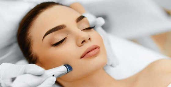 التقشير واللايزر لإزالة التجاعيد في عيادة التجميل صورة رقم 2