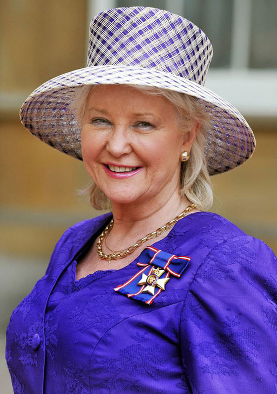 منسقة الأزياء الملكية تكشف الوجه الآخر للملكة إليزابيث صاحبة التاج البريطاني صورة رقم 11 منسقة الأزياء الملكية تكشف الوجه الآخر للملكة إليزابيث صاحبة التاج البريطاني صورة رقم 11