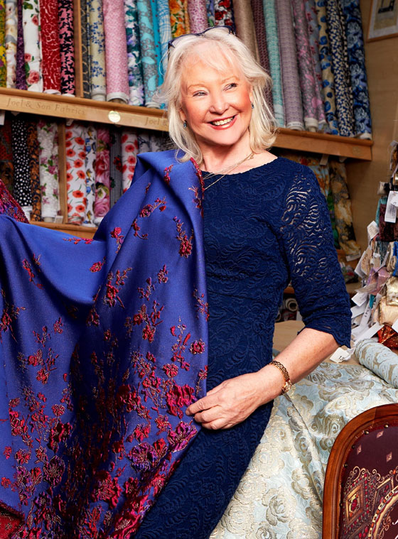 منسقة الأزياء الملكية تكشف الوجه الآخر للملكة إليزابيث صاحبة التاج البريطاني صورة رقم 12 منسقة الأزياء الملكية تكشف الوجه الآخر للملكة إليزابيث صاحبة التاج البريطاني صورة رقم 12