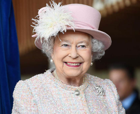 منسقة الأزياء الملكية تكشف الوجه الآخر للملكة إليزابيث صاحبة التاج البريطاني صورة رقم 16 منسقة الأزياء الملكية تكشف الوجه الآخر للملكة إليزابيث صاحبة التاج البريطاني صورة رقم 16