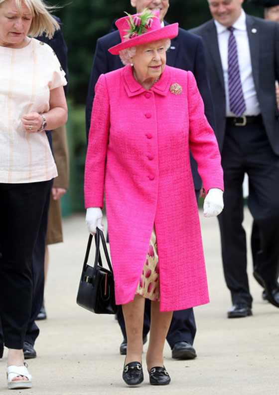 منسقة الأزياء الملكية تكشف الوجه الآخر للملكة إليزابيث صاحبة التاج البريطاني صورة رقم 14 منسقة الأزياء الملكية تكشف الوجه الآخر للملكة إليزابيث صاحبة التاج البريطاني صورة رقم 14