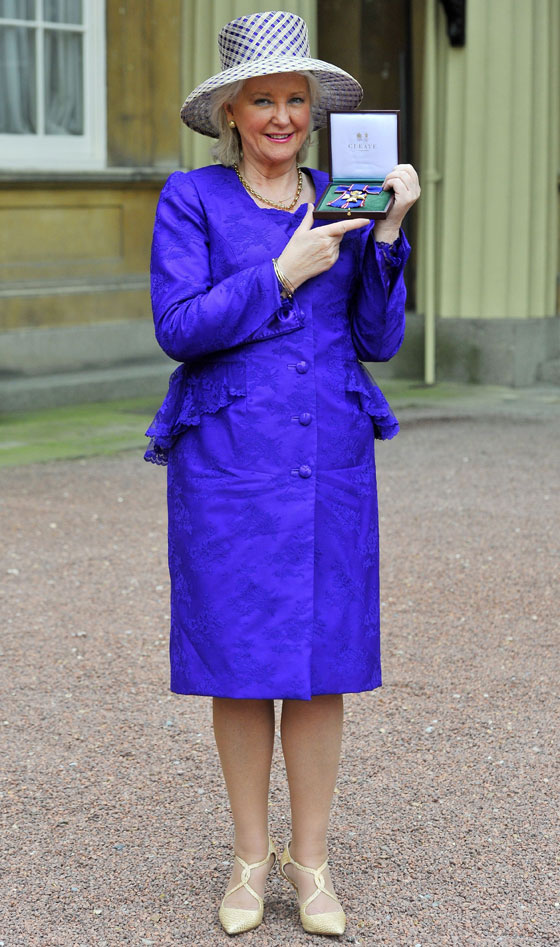 منسقة الأزياء الملكية تكشف الوجه الآخر للملكة إليزابيث صاحبة التاج البريطاني صورة رقم 4 منسقة الأزياء الملكية تكشف الوجه الآخر للملكة إليزابيث صاحبة التاج البريطاني صورة رقم 4