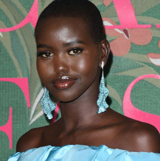 لاجئة سودانية تتفوّق على جيجي حديد وتحصد لقب عارضة العالم صورة رقم 5