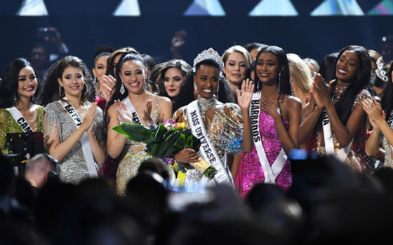 سمراء من جنوب إفريقيا تتوج ملكة جمال الكون 2019.. وتاجها يخطف الأنظار صورة رقم 8