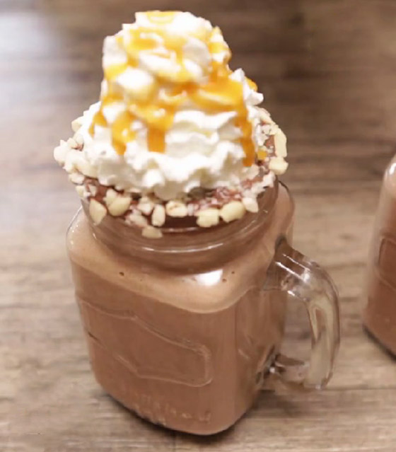 طريقة عمل ميلك شيك السنكرز السهل والشهي والطيب صورة رقم 2 طريقة عمل ميلك شيك السنكرز السهل والشهي والطيب صورة رقم 2