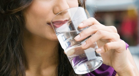 انتبه.. في هذه الحالات يصبح شرب الماء خطرا على صحتك! صورة رقم 1