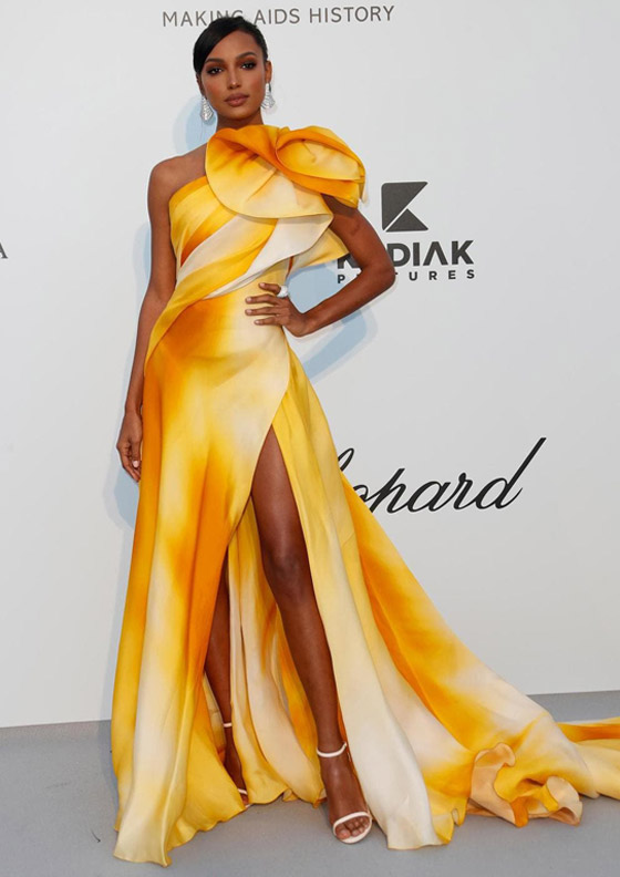 بالصور: نجمات 2019 بأجمل إطلالاتهن التي حملت توقيعا عربيا صورة رقم 2