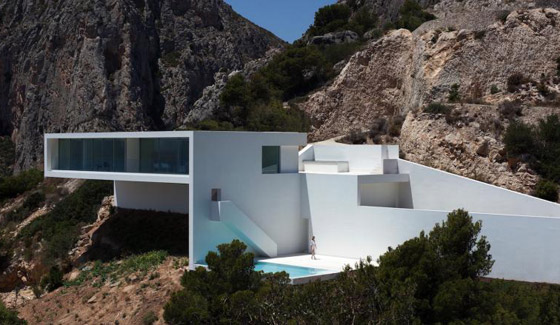 تعرفوا إلى 8 منازل بُنيت في أماكن مستحيلة.. كيف تجربة العيش فيها؟ صورة رقم 3 تعرفوا إلى 8 منازل بُنيت في أماكن مستحيلة.. كيف تجربة العيش فيها؟ صورة رقم 3