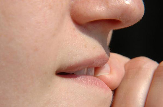 لهذا السبب.. لا تلعق شفاهك في فصل الشتاء البارد! صورة رقم 8