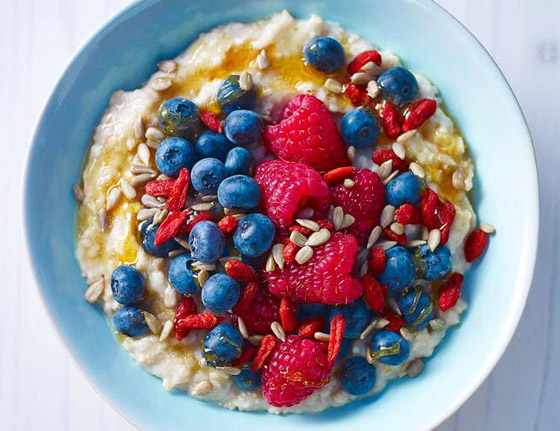 طريقة تحضير شوفان بالعسل والفواكة السهل والخفيف لرجيم صحي صورة رقم 4