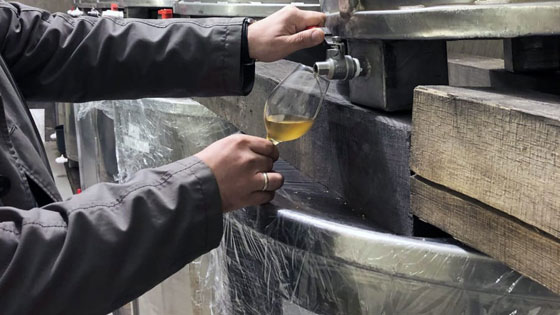 إنتاج أغلى زجاجة نبيذ في العالم... كيف صٌنعت؟ صورة رقم 8 إنتاج أغلى زجاجة نبيذ في العالم... كيف صٌنعت؟ صورة رقم 8