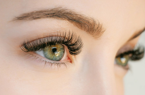 خلطات طبيعية لتطويل الرموش لجعلها طويلة وممتلئة ساحرة صورة رقم 3