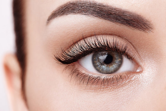 خلطات طبيعية لتطويل الرموش لجعلها طويلة وممتلئة ساحرة صورة رقم 7