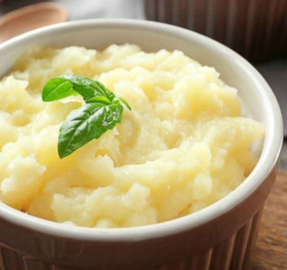 إليكم طريقة تحضير البطاطس المهروسة بالحليب وبالجريفي صوص صورة رقم 1 إليكم طريقة تحضير البطاطس المهروسة بالحليب وبالجريفي صوص صورة رقم 1