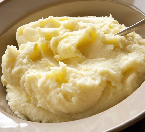 إليكم طريقة تحضير البطاطس المهروسة بالحليب وبالجريفي صوص صورة رقم 2 إليكم طريقة تحضير البطاطس المهروسة بالحليب وبالجريفي صوص صورة رقم 2