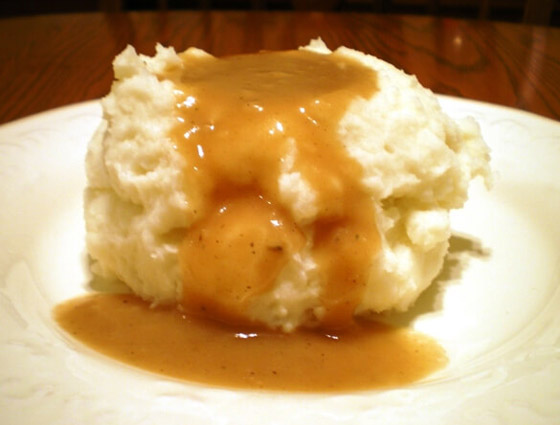 إليكم طريقة تحضير البطاطس المهروسة بالحليب وبالجريفي صوص صورة رقم 9 إليكم طريقة تحضير البطاطس المهروسة بالحليب وبالجريفي صوص صورة رقم 9