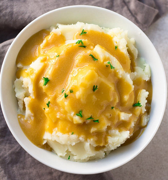 إليكم طريقة تحضير البطاطس المهروسة بالحليب وبالجريفي صوص صورة رقم 4 إليكم طريقة تحضير البطاطس المهروسة بالحليب وبالجريفي صوص صورة رقم 4