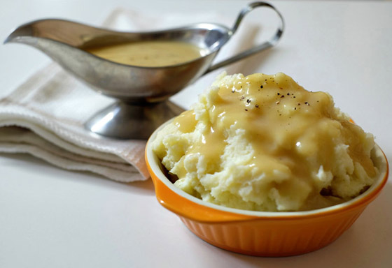 إليكم طريقة تحضير البطاطس المهروسة بالحليب وبالجريفي صوص صورة رقم 11 إليكم طريقة تحضير البطاطس المهروسة بالحليب وبالجريفي صوص صورة رقم 11