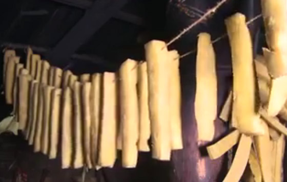 بالفيديو.. تعرفوا إلى أقسى جبنة في العالم في أعلى جبال الهيمالايا صورة رقم 4 بالفيديو.. تعرفوا إلى أقسى جبنة في العالم في أعلى جبال الهيمالايا صورة رقم 4