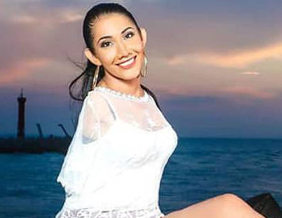 عارضة أزياء بلا ذراعين تتحدى مفاهيم الجمال صورة رقم 10