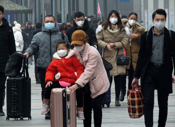 وفاة الطبيب الصيني الذي حذر من فيروس كورونا وهددته الشرطة ليصمت! صورة رقم 33