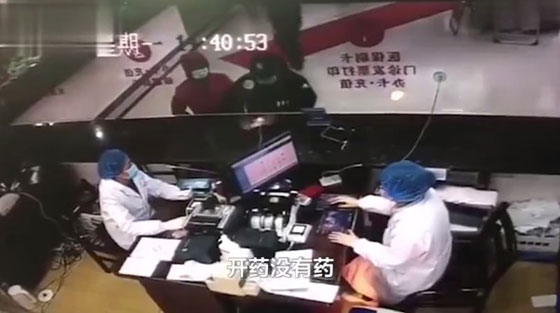 صورة رقم 4 - فيديو صادم: مصاب بـ صورة رقم 4 - فيديو صادم: مصاب بـ