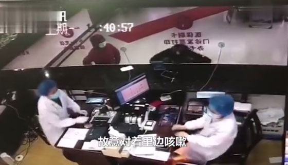 صورة رقم 5 - فيديو صادم: مصاب بـ صورة رقم 5 - فيديو صادم: مصاب بـ