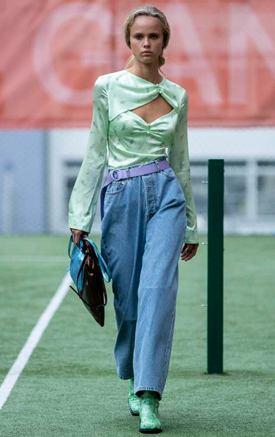 بالصور: هذه أفضل الألوان التي تتناسق مع الجينز في 2020! صورة رقم 2 بالصور: هذه أفضل الألوان التي تتناسق مع الجينز في 2020! صورة رقم 2