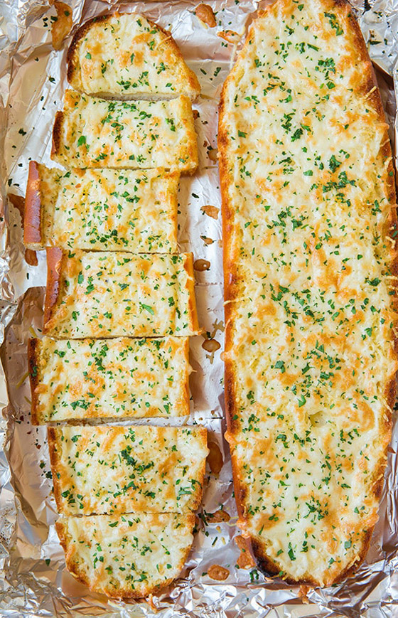 إليكم طريقة تحضير خبز الثوم بالجبنة السهل والطيب صورة رقم 3 إليكم طريقة تحضير خبز الثوم بالجبنة السهل والطيب صورة رقم 3