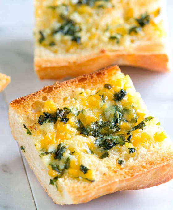 إليكم طريقة تحضير خبز الثوم بالجبنة السهل والطيب صورة رقم 6 إليكم طريقة تحضير خبز الثوم بالجبنة السهل والطيب صورة رقم 6