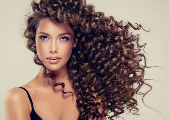 نصائح وخلطات طبيعية للعناية بالشعر الكيرلي صورة رقم 8