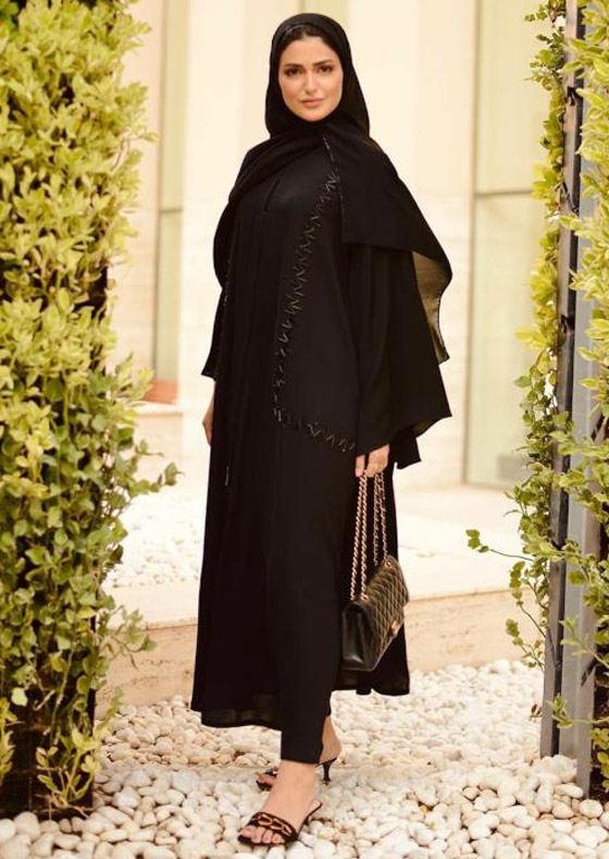 بالصور: أجمل العبايات السوداء موضة الموسم من الفاشينيستا المحجبات صورة رقم 5