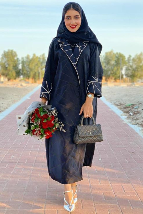 بالصور: أجمل العبايات السوداء موضة الموسم من الفاشينيستا المحجبات صورة رقم 9