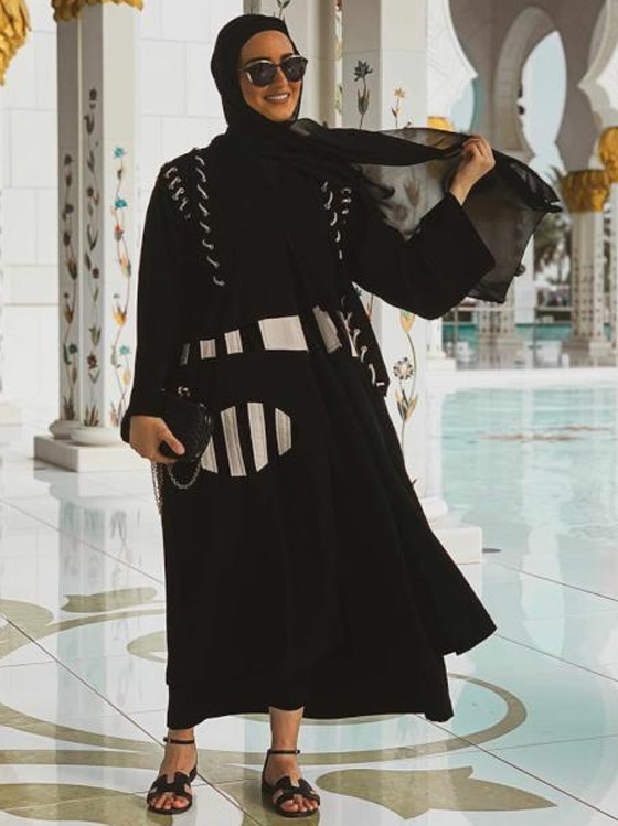 بالصور: أجمل العبايات السوداء موضة الموسم من الفاشينيستا المحجبات صورة رقم 12