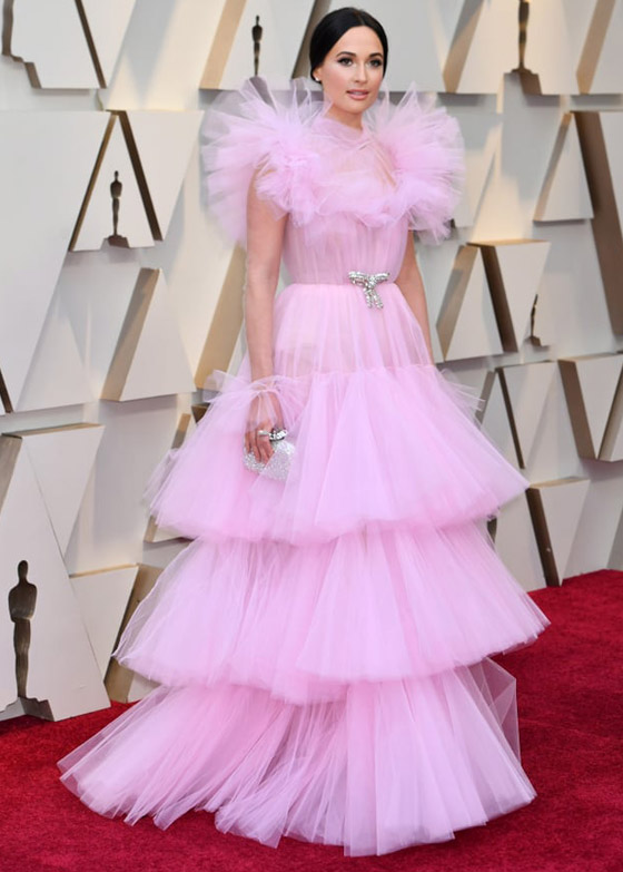 أجمل 10 إطلالات أيقونية للنجمات العالميات لا تزال حيّة بذاكرة الأوسكار صورة رقم 1 أجمل 10 إطلالات أيقونية للنجمات العالميات لا تزال حيّة بذاكرة الأوسكار صورة رقم 1