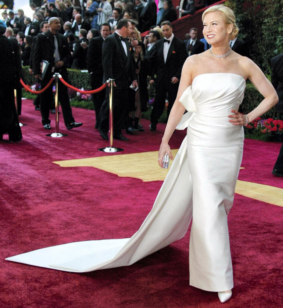 أجمل 10 إطلالات أيقونية للنجمات العالميات لا تزال حيّة بذاكرة الأوسكار صورة رقم 10 أجمل 10 إطلالات أيقونية للنجمات العالميات لا تزال حيّة بذاكرة الأوسكار صورة رقم 10