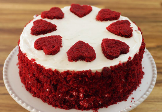 كعكة عيد الحب المخملية الحمراء بطريقة سهلة وسريعة التحضير صورة رقم 1 كعكة عيد الحب المخملية الحمراء بطريقة سهلة وسريعة التحضير صورة رقم 1