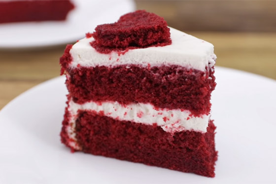 كعكة عيد الحب المخملية الحمراء بطريقة سهلة وسريعة التحضير صورة رقم 3 كعكة عيد الحب المخملية الحمراء بطريقة سهلة وسريعة التحضير صورة رقم 3