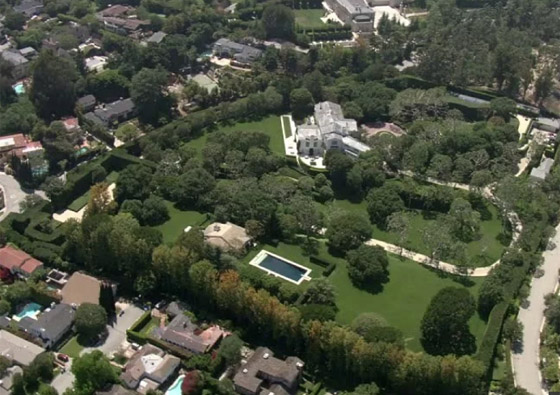 إمبراطور أمازون يشتري أغلى منزل في تاريخ لوس أنجلوس! كم ثمنه؟ صورة رقم 7 إمبراطور أمازون يشتري أغلى منزل في تاريخ لوس أنجلوس! كم ثمنه؟ صورة رقم 7