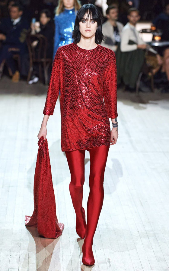 قصة اللون الأحمر وتاريخه.. من زمن الفينيقيين حتى أزياء 2020 صورة رقم 5