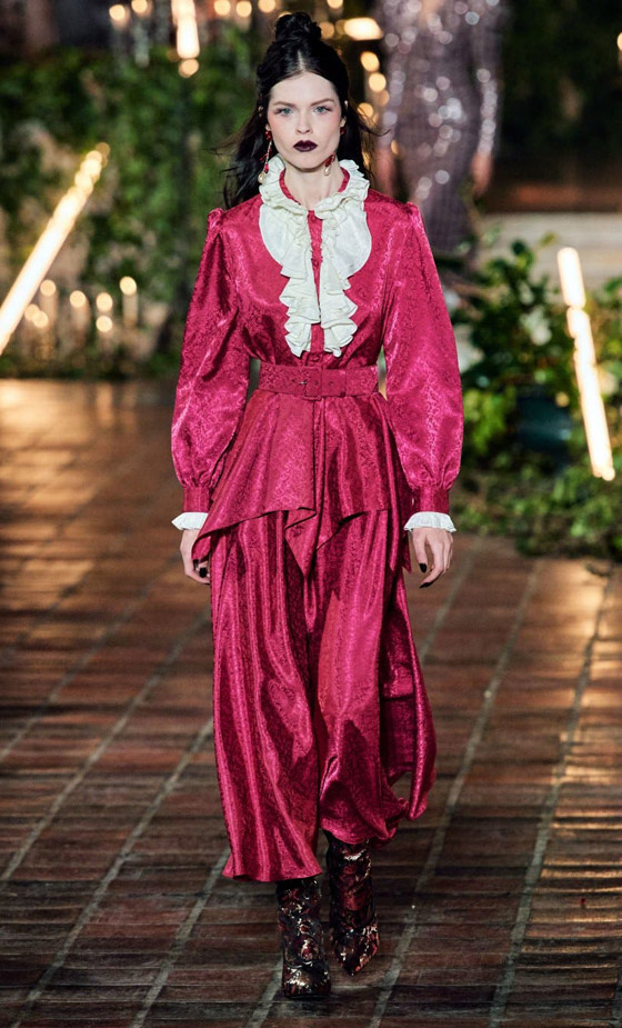 قصة اللون الأحمر وتاريخه.. من زمن الفينيقيين حتى أزياء 2020 صورة رقم 10