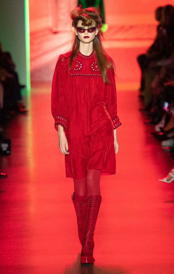 قصة اللون الأحمر وتاريخه.. من زمن الفينيقيين حتى أزياء 2020 صورة رقم 11