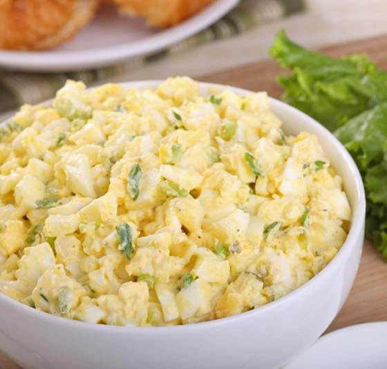 طريقة تحضير سلطة البيض المسلوق لوجبة إفطار صحية ولذيذة صورة رقم 1