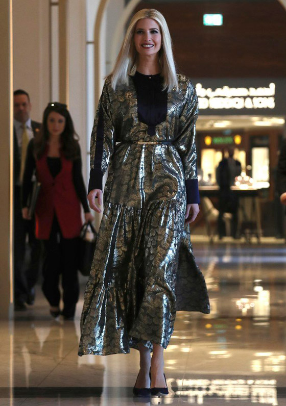 إيفانكا ترامب تخطف الأنظار في الإمارات بـ3 إطلالات مميزة ومحتشمة صورة رقم 2