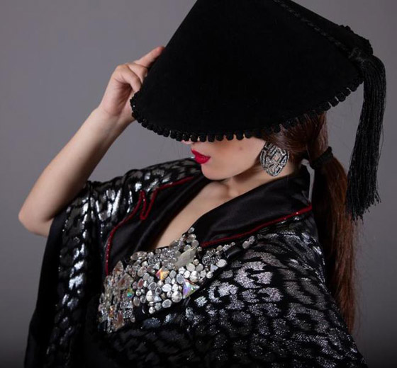 سميرة ومريم مصممتان صديقتان تتشاركان من أجل الموضة والتراث المغربي صورة رقم 6